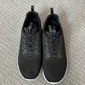 Skechers air cooled memory foam sneakers, black white, women’s size 8, like new